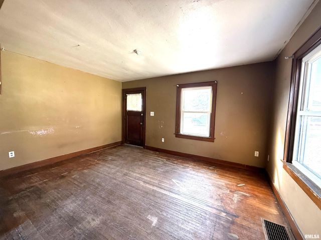 1802 QUAKER Street, Pekin, IL 61554