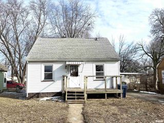 1802 QUAKER Street, Pekin, IL 61554