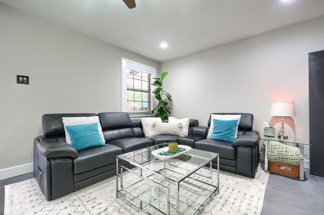 8516 Bellingham Drive, Dallas, TX 75228