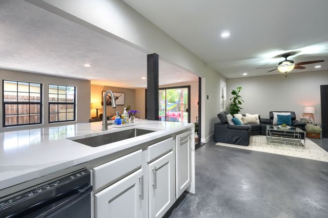 8516 Bellingham Drive, Dallas, TX 75228