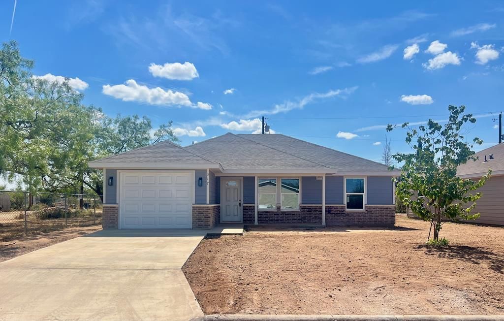 Image 1 of property listing at 317 E 25th St, San Angelo, TX 76903