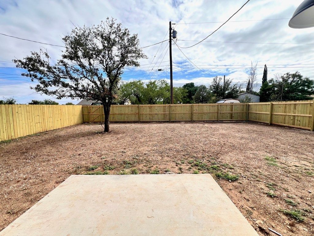 Image 15 of property listing at 317 E 25th St, San Angelo, TX 76903