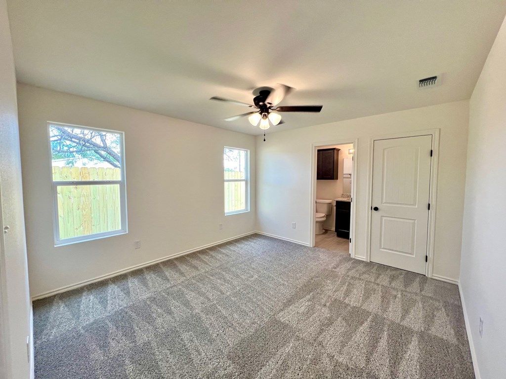 Image 7 of property listing at 317 E 25th St, San Angelo, TX 76903