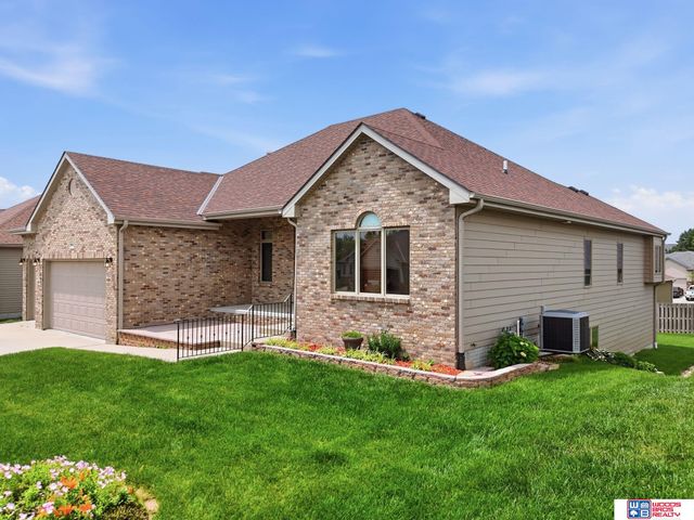 9403 S 28th Street, Lincoln, NE 68516