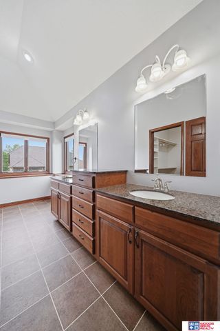 9403 S 28th Street, Lincoln, NE 68516