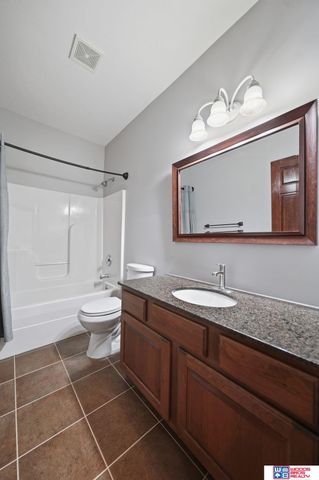 9403 S 28th Street, Lincoln, NE 68516