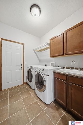 9403 S 28th Street, Lincoln, NE 68516