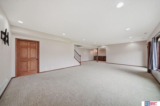 9403 S 28th Street, Lincoln, NE 68516