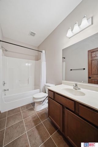 9403 S 28th Street, Lincoln, NE 68516