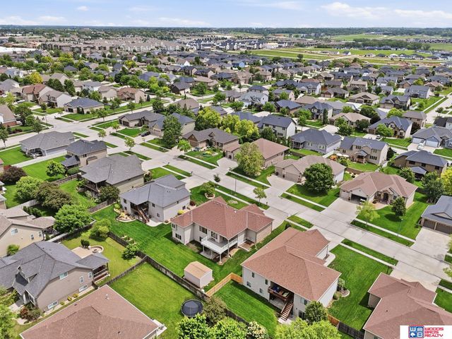 9403 S 28th Street, Lincoln, NE 68516