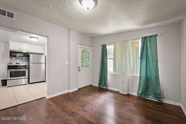 6601 CLEVELAND Road, Jacksonville, FL 32209