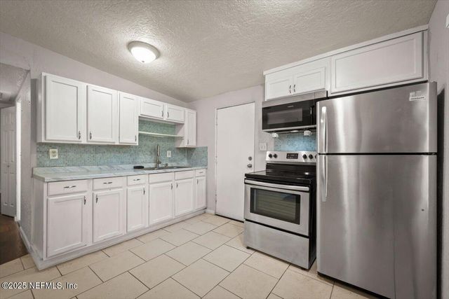 6601 CLEVELAND Road, Jacksonville, FL 32209