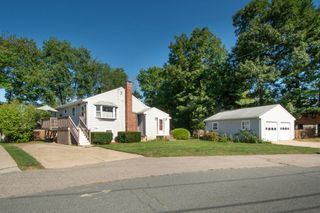 40 Border Rd, Holbrook, MA 02343