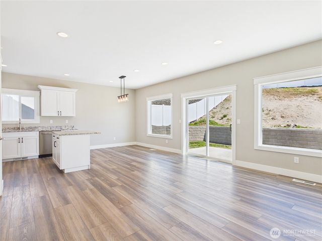 925 N Macaw Avenue, East Wenatchee, WA 98802