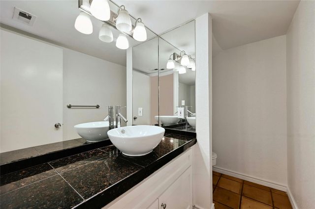 6637 Valleyside RD, Austin, TX 78731