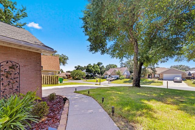 2809 Lee Trevino Court, Shalimar, FL 32579