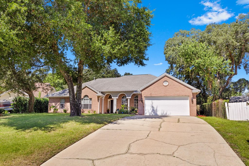 2809 Lee Trevino Court, Shalimar, FL 32579