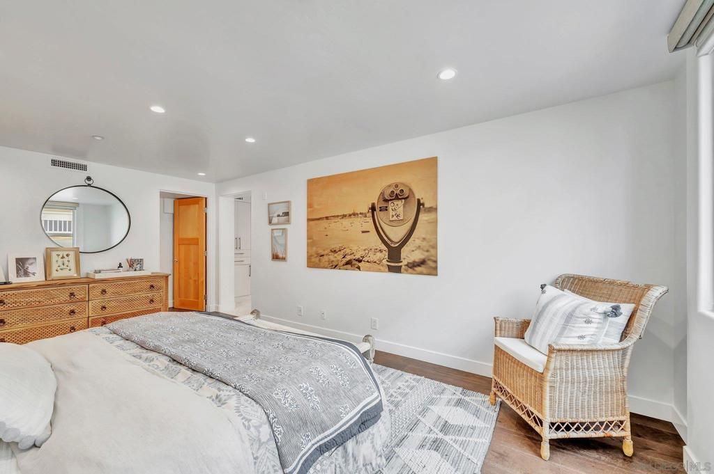 Image 10 of property listing at 202 Coast Blvd 8, La Jolla, CA 92037