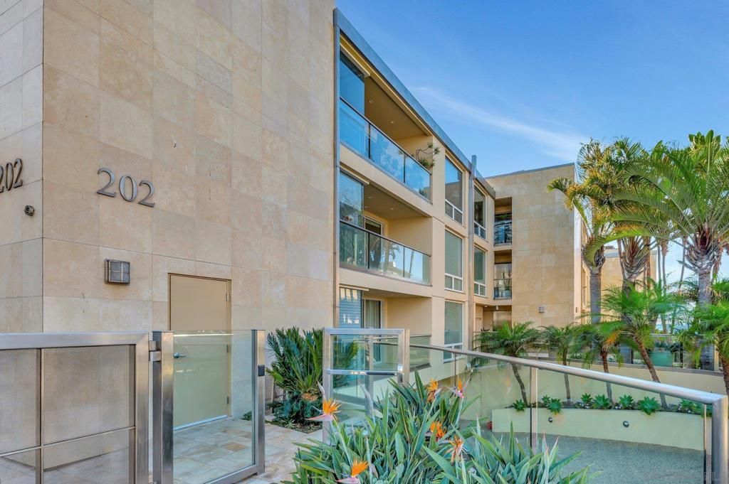 Image 21 of property listing at 202 Coast Blvd 8, La Jolla, CA 92037