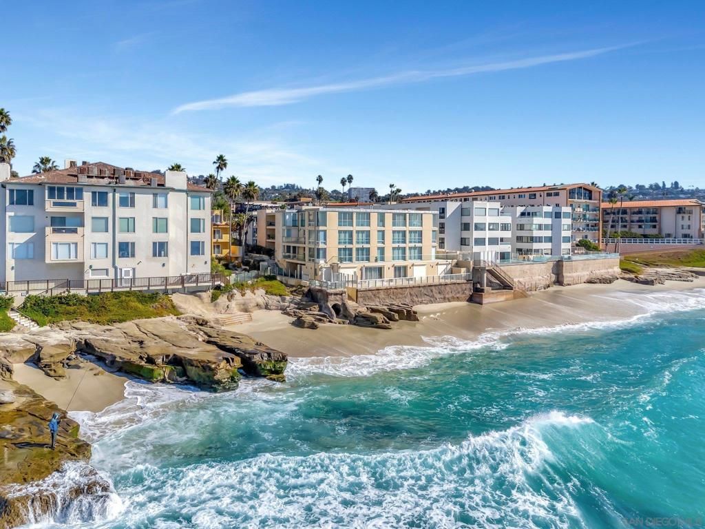 Image 22 of property listing at 202 Coast Blvd 8, La Jolla, CA 92037