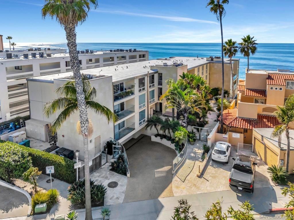 Image 24 of property listing at 202 Coast Blvd 8, La Jolla, CA 92037