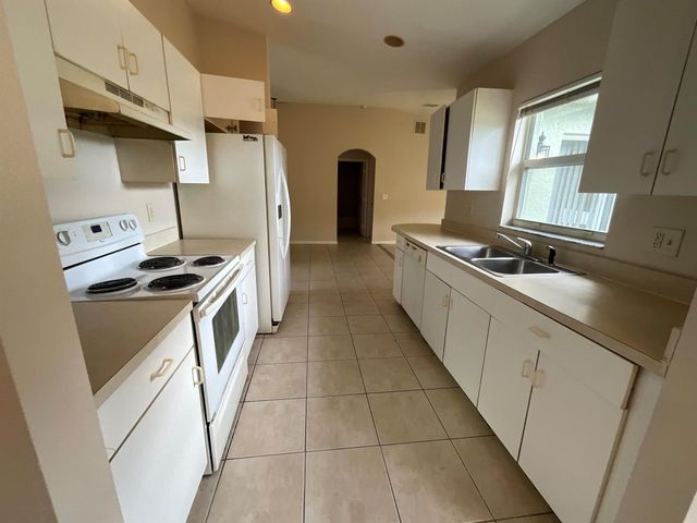 1002 SW Romaine Lane, Port St Lucie, FL 34953