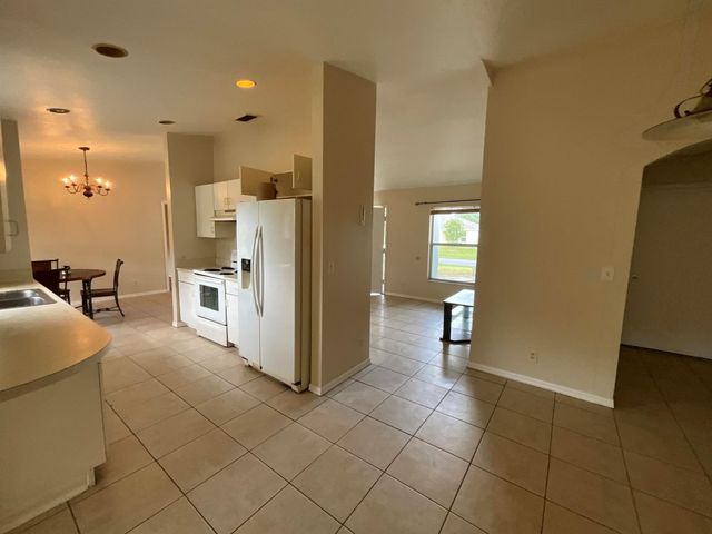 1002 SW Romaine Lane, Port St Lucie, FL 34953