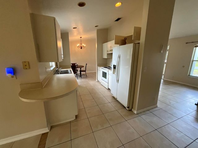 1002 SW Romaine Lane, Port St Lucie, FL 34953