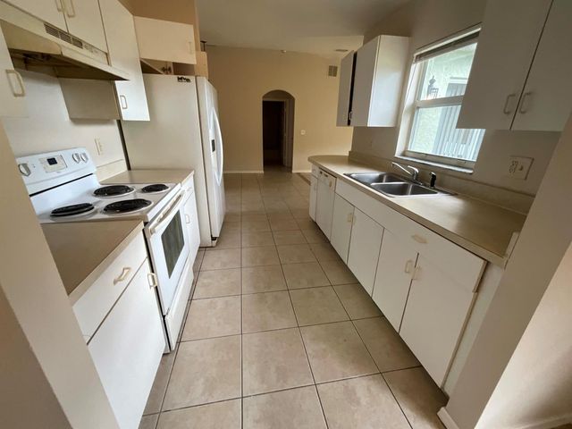 1002 SW Romaine Lane, Port St Lucie, FL 34953