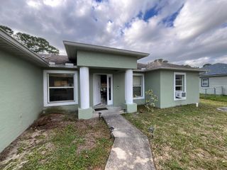 1002 SW Romaine Lane, Port St Lucie, FL 34953