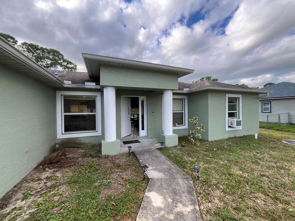 1002 SW Romaine Lane, Port St Lucie, FL 34953