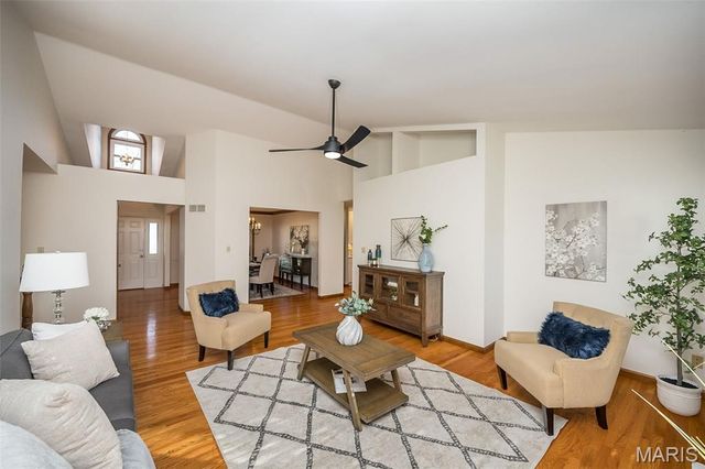 6843 Coffee Springs Drive S, St Louis, MO 63129