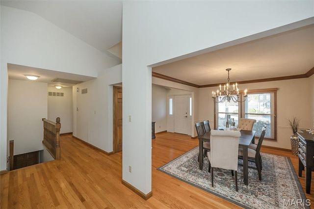 6843 Coffee Springs Drive S, St Louis, MO 63129