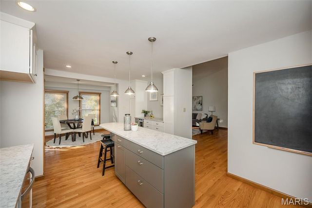 6843 Coffee Springs Drive S, St Louis, MO 63129