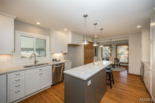 6843 Coffee Springs Drive S, St Louis, MO 63129