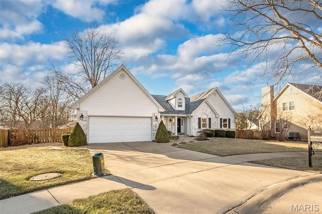 6843 Coffee Springs Drive S, St Louis, MO 63129