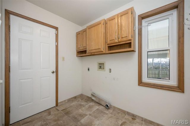 6843 Coffee Springs Drive S, St Louis, MO 63129