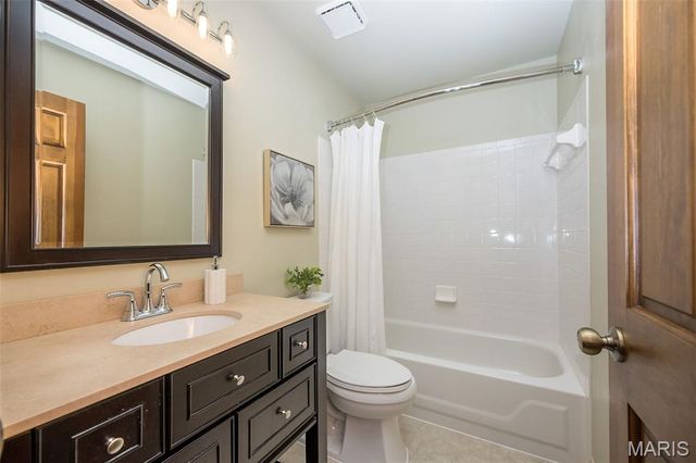 6843 Coffee Springs Drive S, St Louis, MO 63129