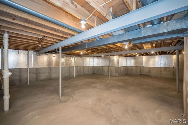 6843 Coffee Springs Drive S, St Louis, MO 63129