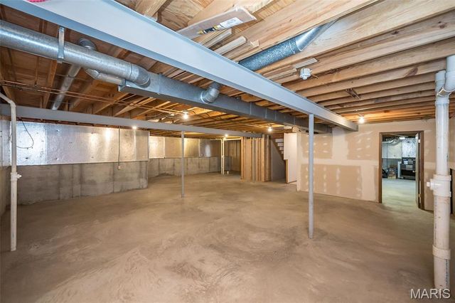 6843 Coffee Springs Drive S, St Louis, MO 63129