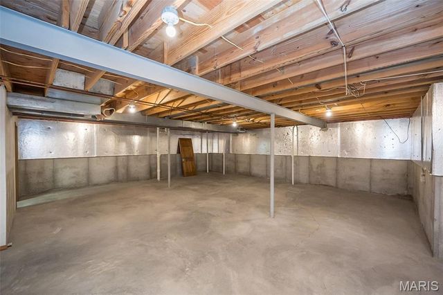 6843 Coffee Springs Drive S, St Louis, MO 63129