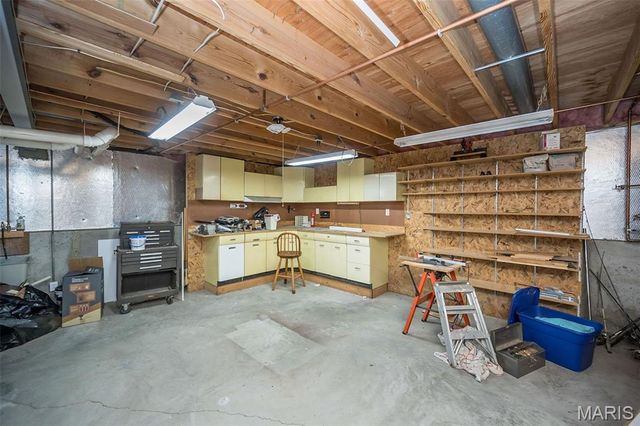 6843 Coffee Springs Drive S, St Louis, MO 63129