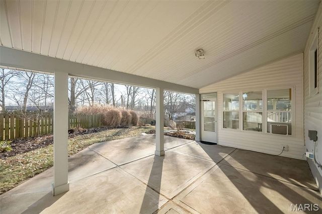 6843 Coffee Springs Drive S, St Louis, MO 63129