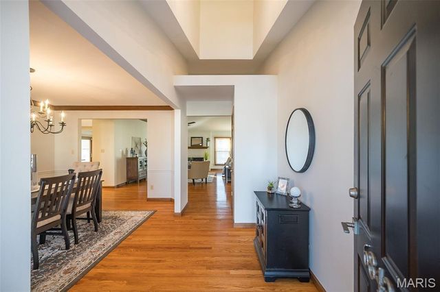 6843 Coffee Springs Drive S, St Louis, MO 63129