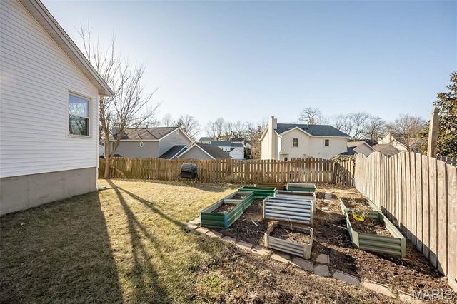 6843 Coffee Springs Drive S, St Louis, MO 63129