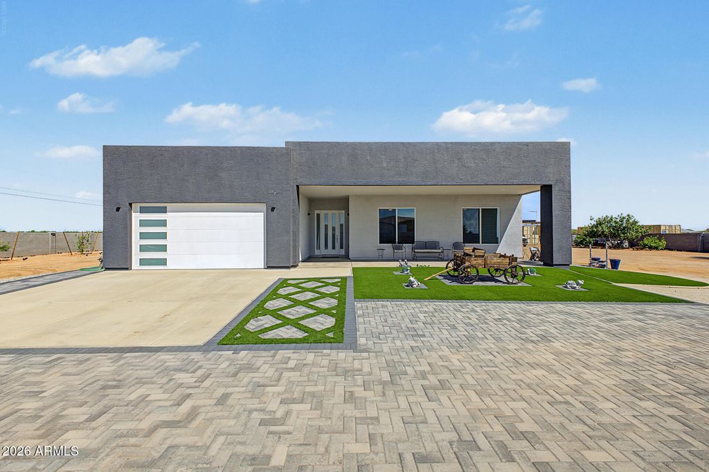 21426 W ROBERTA Drive, Wittmann, AZ 85361 — exterior