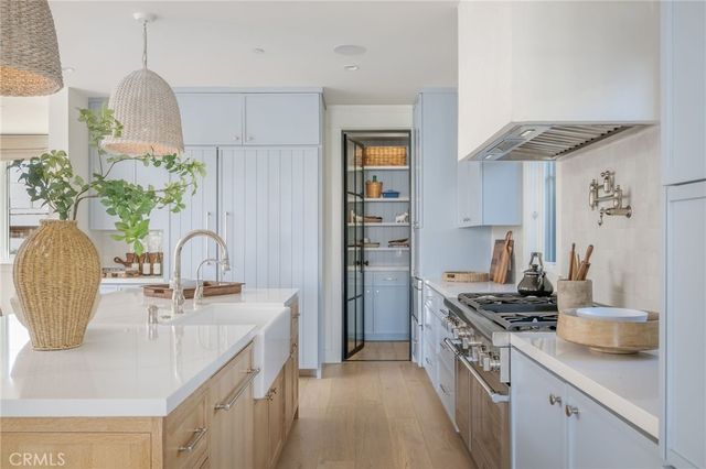 153 Granada Avenue, Long Beach, CA 90803