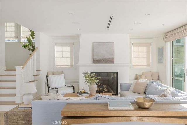 153 Granada Avenue, Long Beach, CA 90803