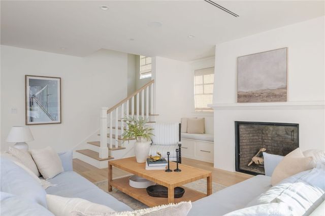 153 Granada Avenue, Long Beach, CA 90803