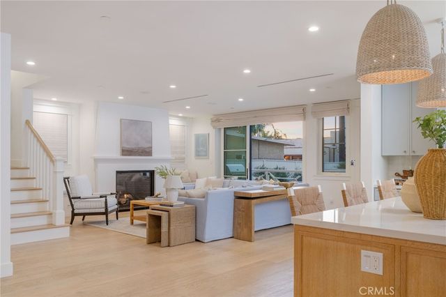 153 Granada Avenue, Long Beach, CA 90803